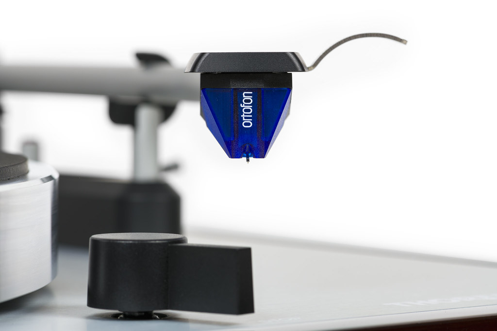TD403DD 附送 Ortofon 2M Blue 唱頭