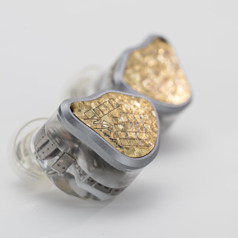 Moondrop Armature Art 24 金色面板方格 graphic 特寫