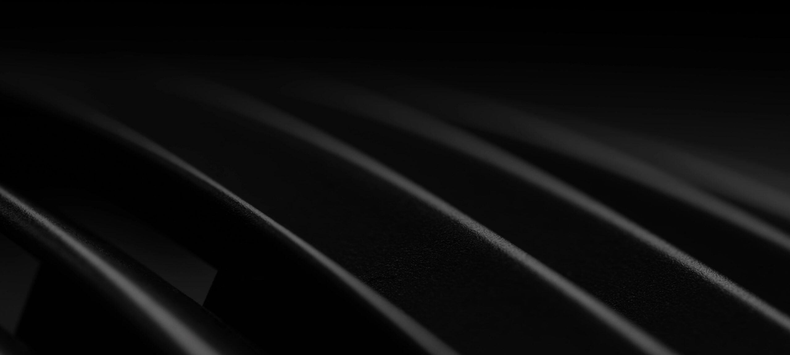 Meze Audio ARTA 聲學葉片 grille 特寫，展示傾斜金屬葉片嘅精密 CNC 加工紋理