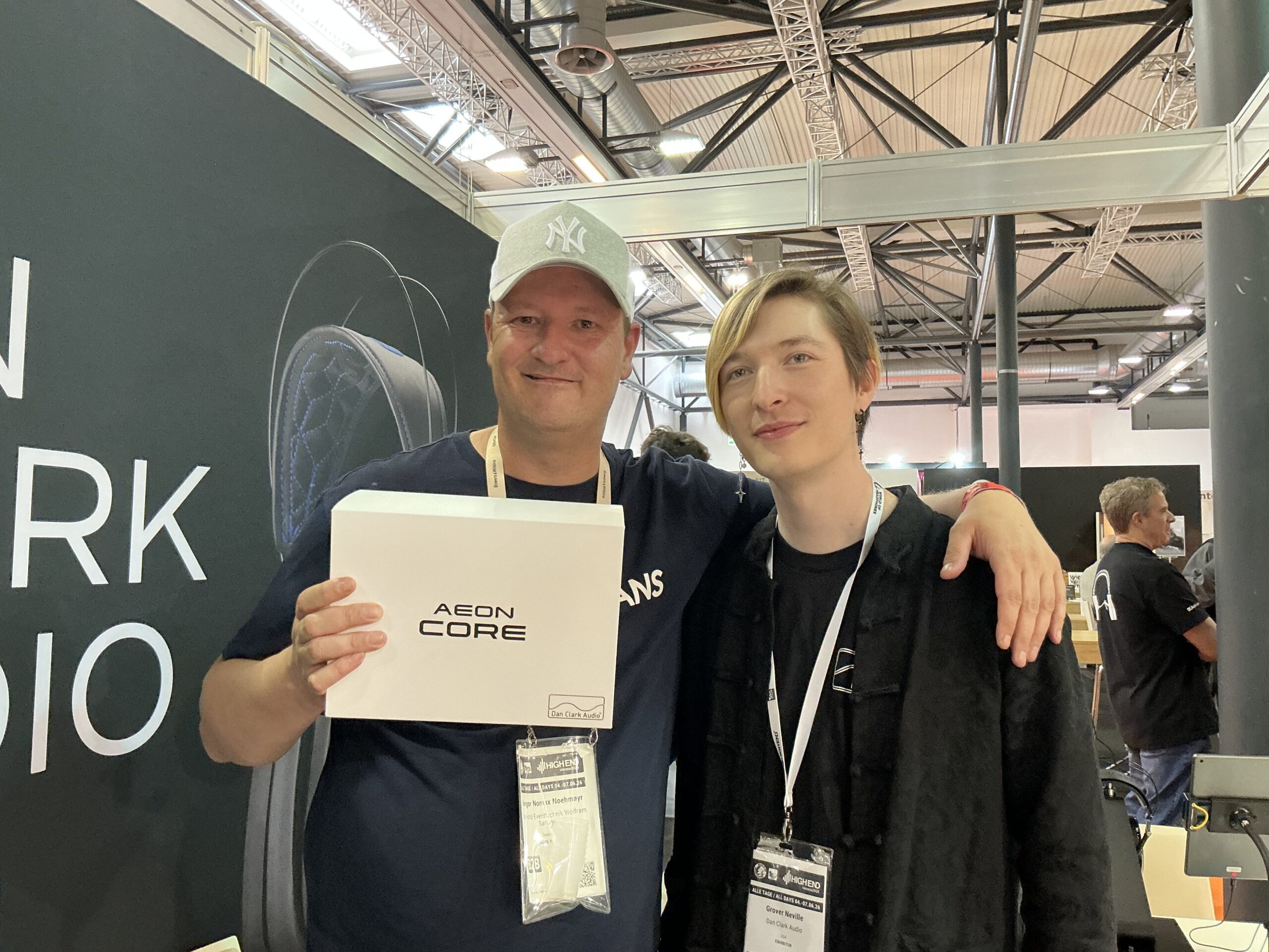 High End Vienna 2026 會場 Dan Clark Audio 展位,展示 AEON Core 產品盒