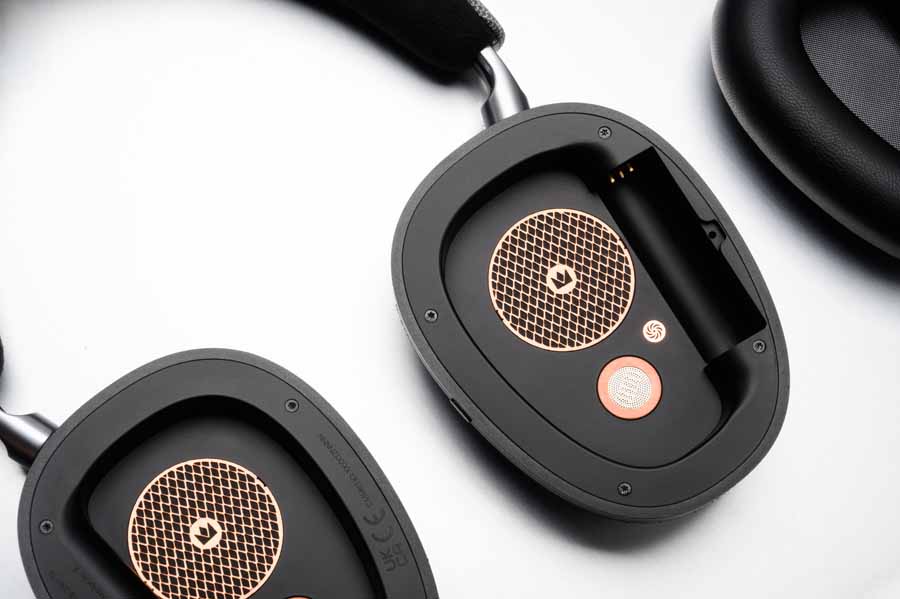 Noble Audio FoKus Artemis 右耳罩按鍵同接口佈局