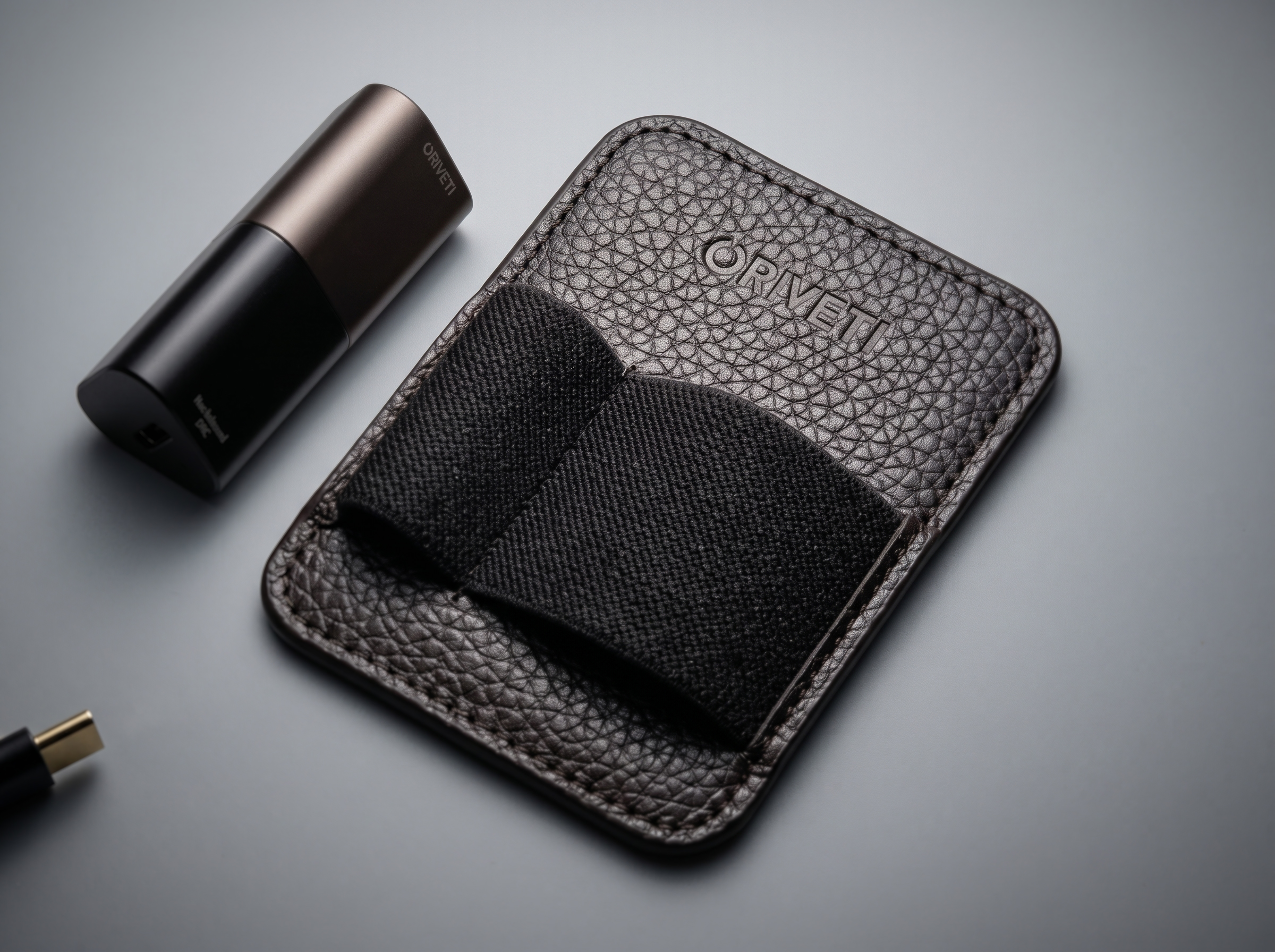OriVeti TWIN REVIVE 跟機配件 — MagSafe elastic holder 皮革底部及磁圈（圖片來源：Hearit 實拍）