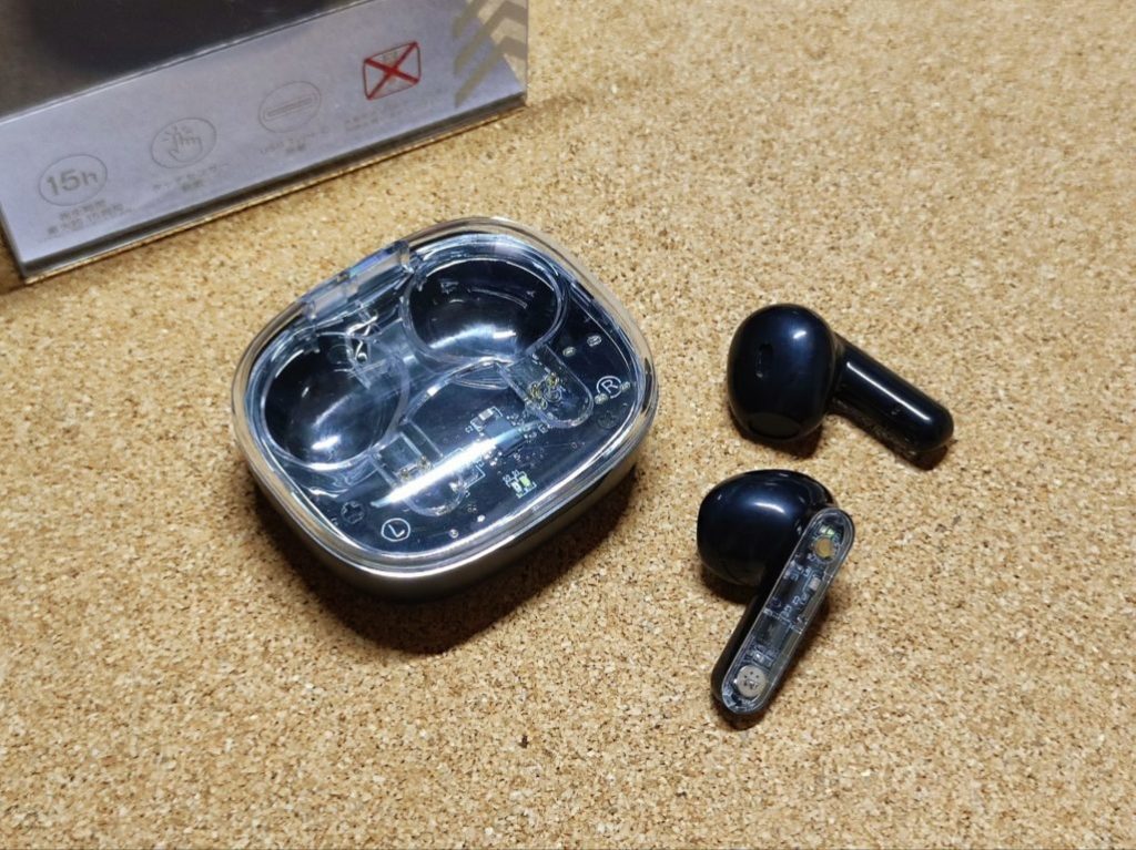 Daiso 完全ワイヤレスイヤホン — 透明殻 Bluetooth 5.3