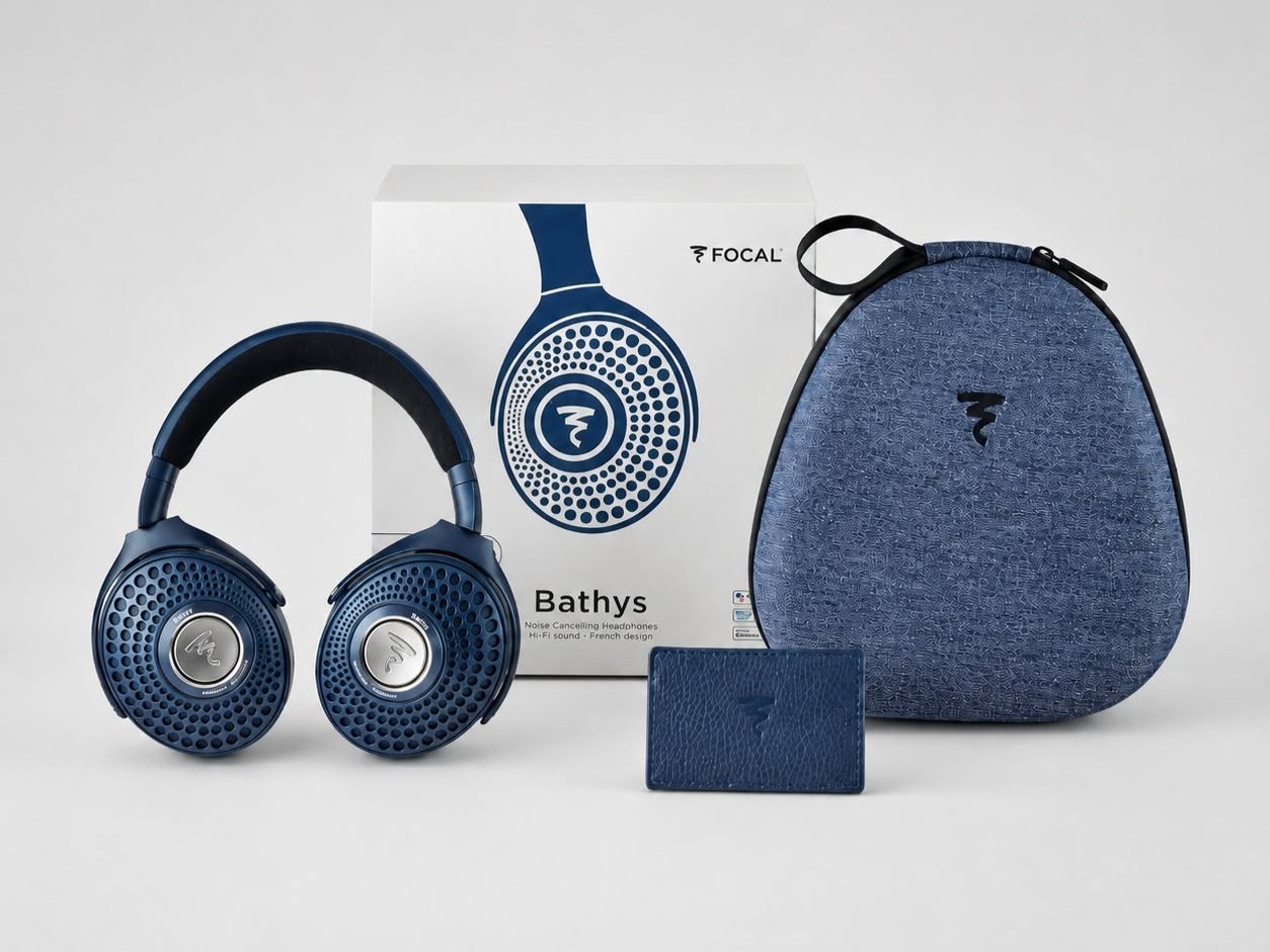 Focal Bathys Blue 耳機、收納盒與限定版同色皮革卡片套