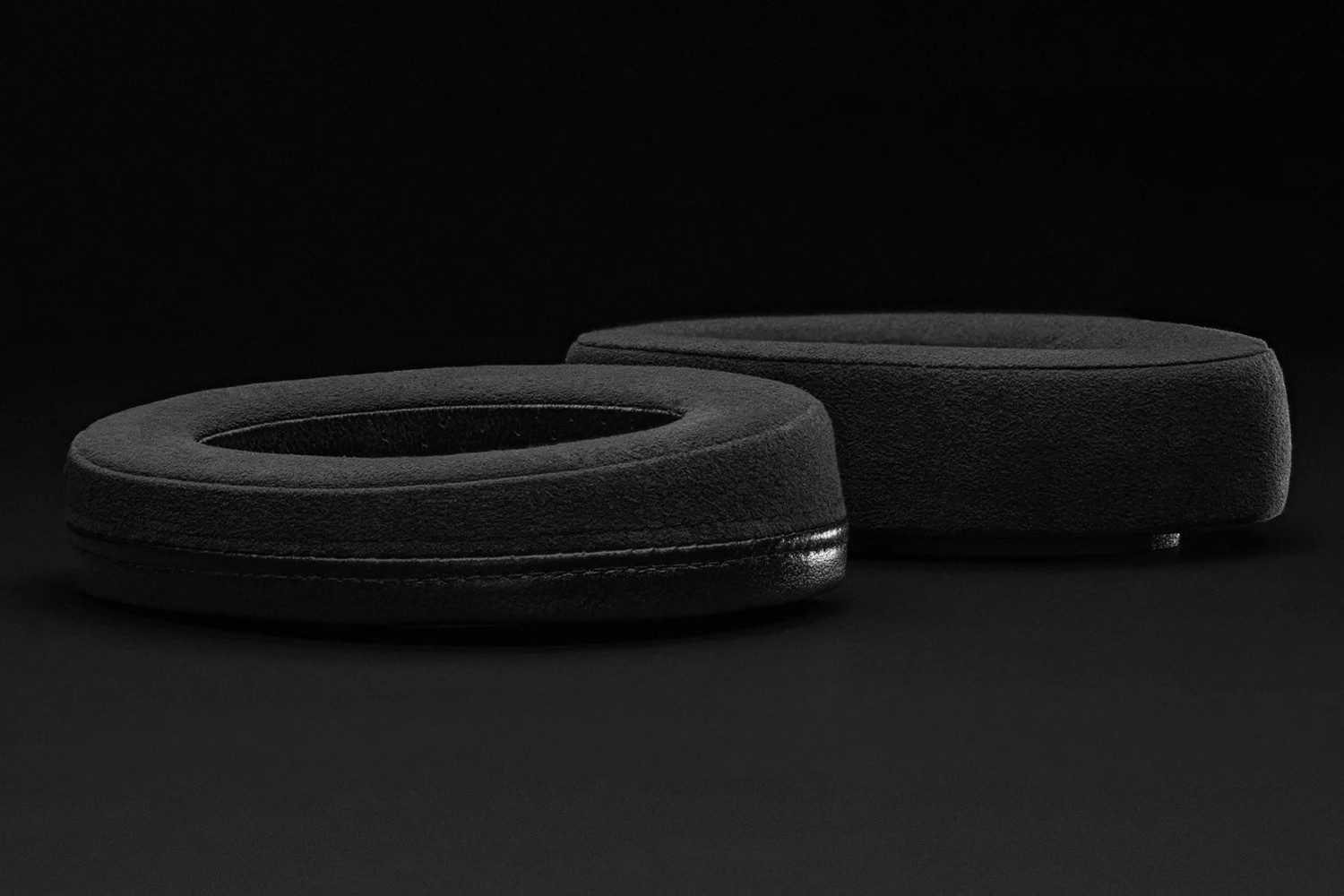 Meze Audio ARTA Duo Angled 與 Slim Alcantara 兩款耳墊